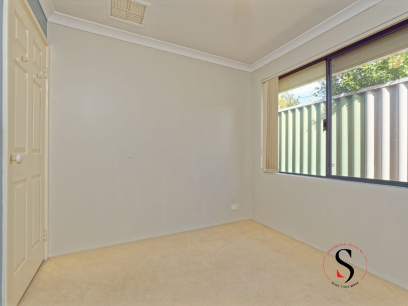 4/6 Whiteside Street, Cloverdale, WA 6105 AUSTRALIA