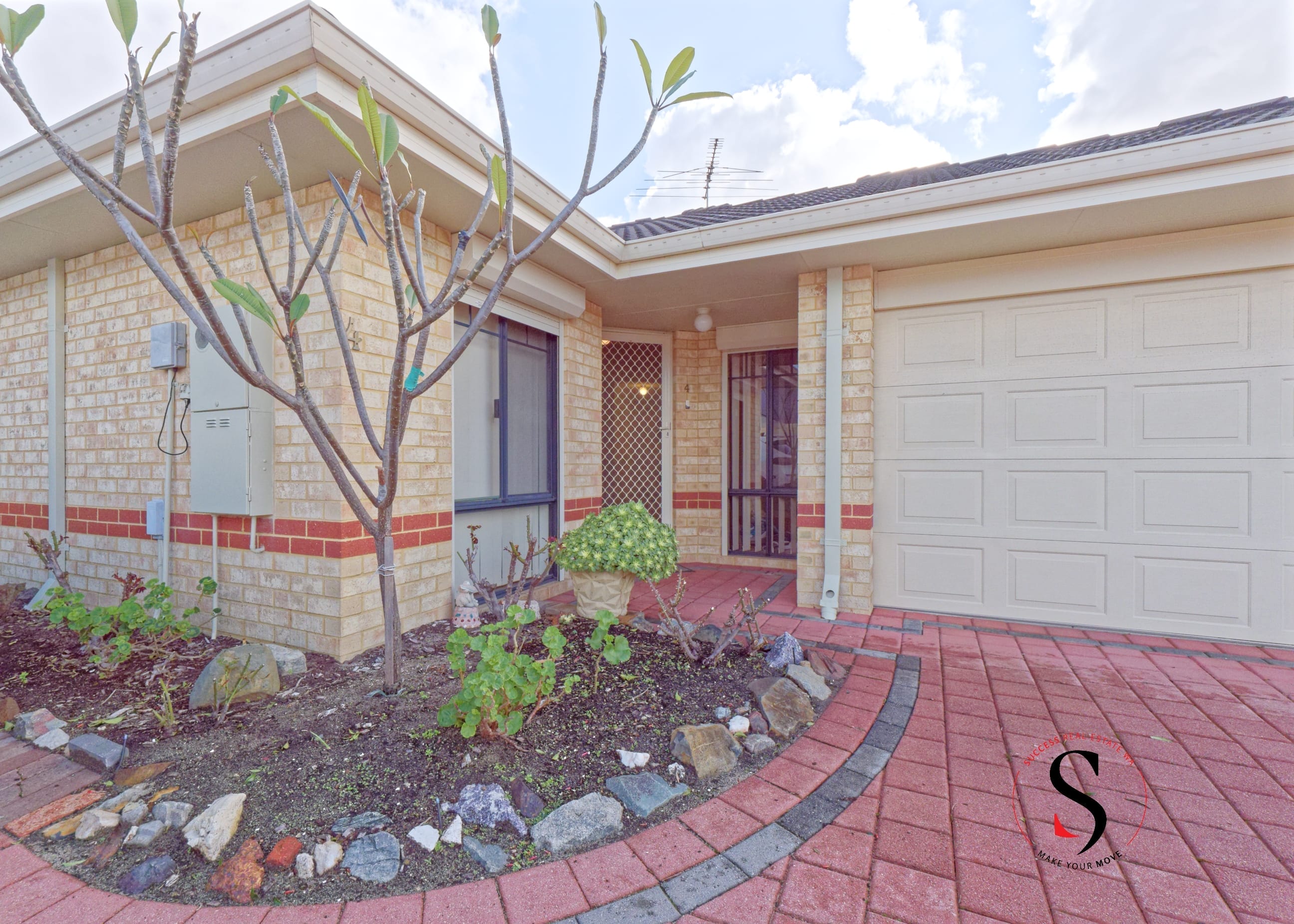 4/6 Whiteside Street, Cloverdale  WA  6105